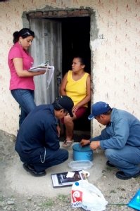 Anna Stewart '07 surveys residents in Ecuador for research project on dengue fever. 