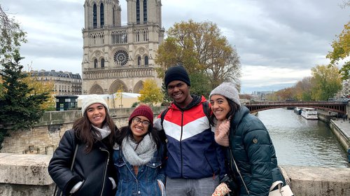 Students in front of Notre Dame de Paris