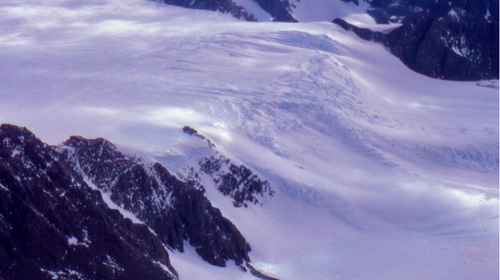 East Antarctic Ice sheet flowing through the Transantarctic Mountains