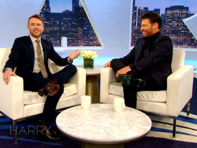 Harry Connick Jr. chats with Chris Hardwick on the set of his NYC based talk show, HARRY. (Courtesy: NBCUniversal)
