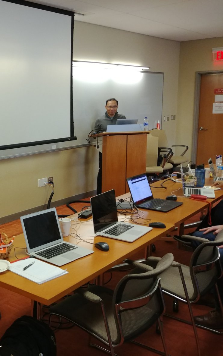 Dr. Teng-Leong Chew instructing the FIJI Image Processing and Analysis Workshop.
