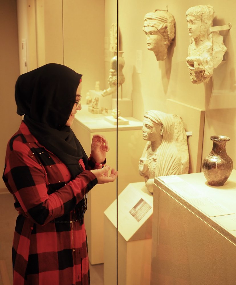 Nidaa Aljabbarin at the Metropolitan Museum of Art viewing the vase that inspired her poem.