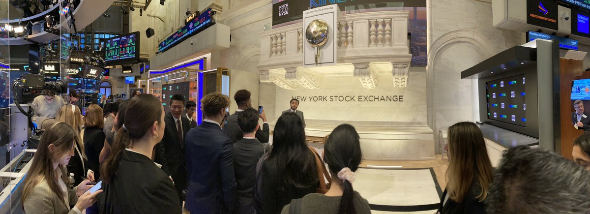 Students gathered in front of NYSE bell.