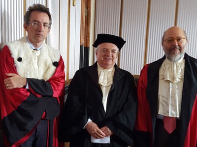 Tadeusz Iwaniec, flanked by Gaetano Manfredi (left) and Arturo De Vivo, rector and vice rector, respectively, of the University of Naples. 